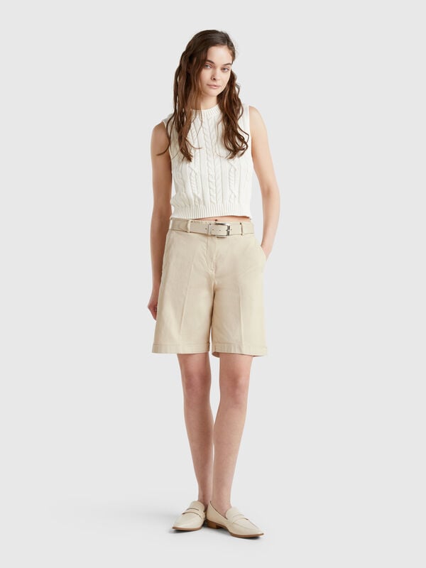 Bermudas com dobra em algodão stretch Mulher