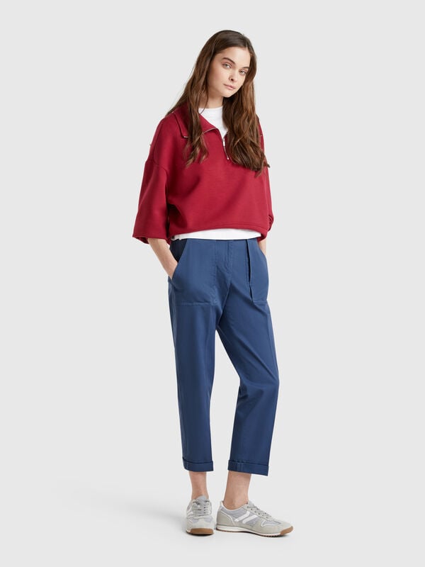 Calças com dobra em algodão stretch Mulher