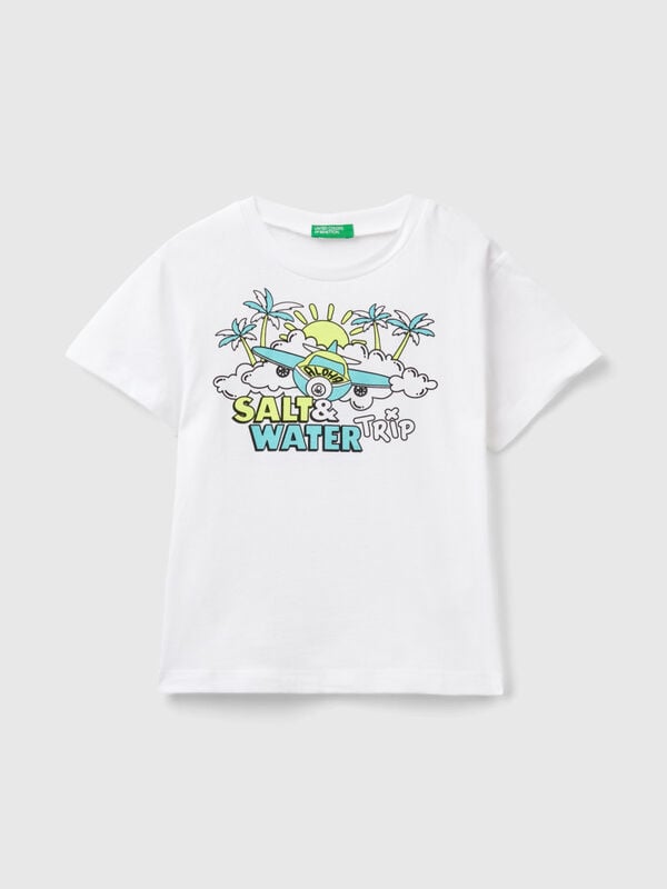 T-shirt com estampa e detalhes fluorescentes Menino