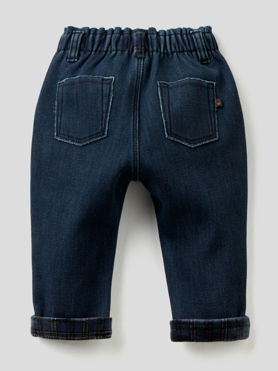 Jeans com detalhes em contraste image number 2
