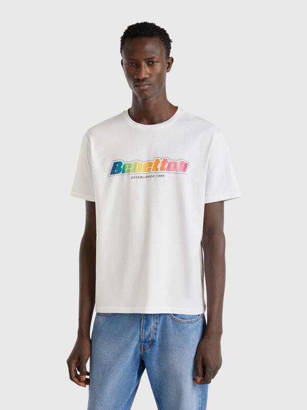 Camiseta branca de algodão com logótipo multicolorido Homem