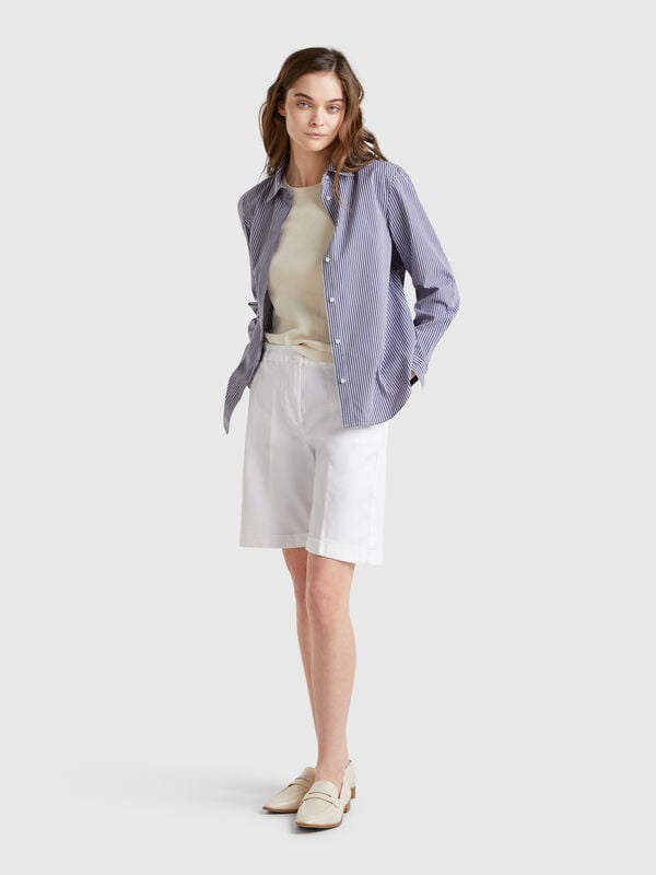 Bermudas com dobra em algodão stretch Mulher