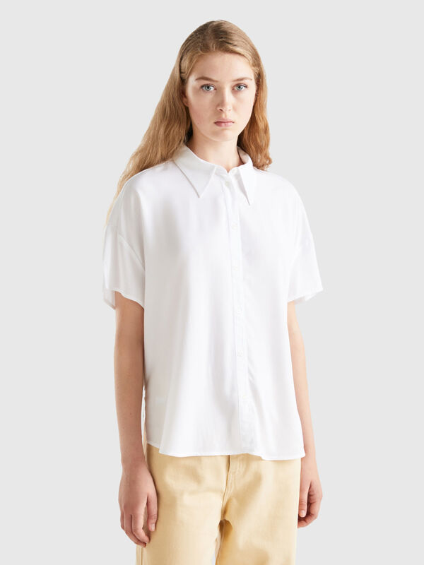 Camisa de manga curta em viscose sustentável Mulher