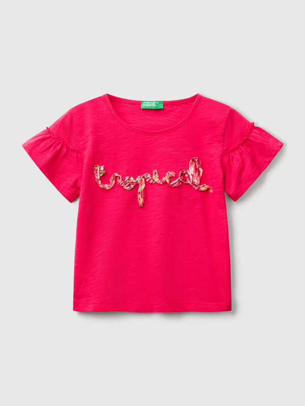 T-shirt com aplicação Menina