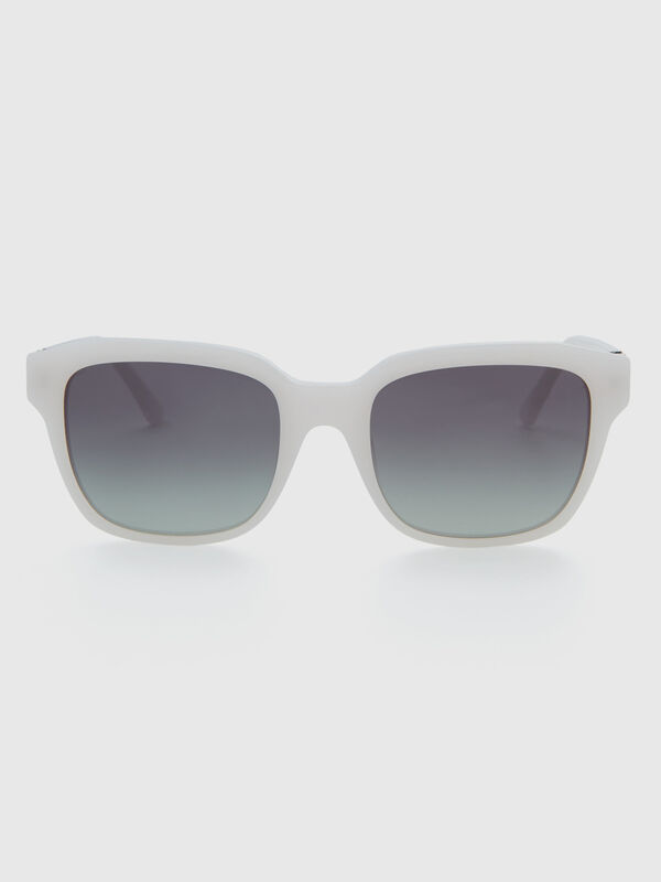 Óculos de sol brancos com logótipo