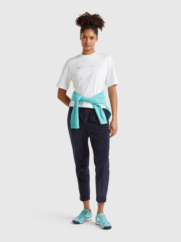 Chinos em veludo com cintura elástica Mulher
