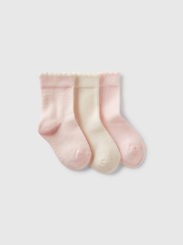 Três pares de meias rosa e nata Recém-nascido