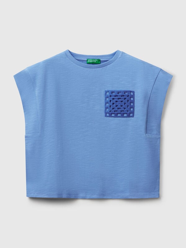 T-shirt com patch macramé Menina
