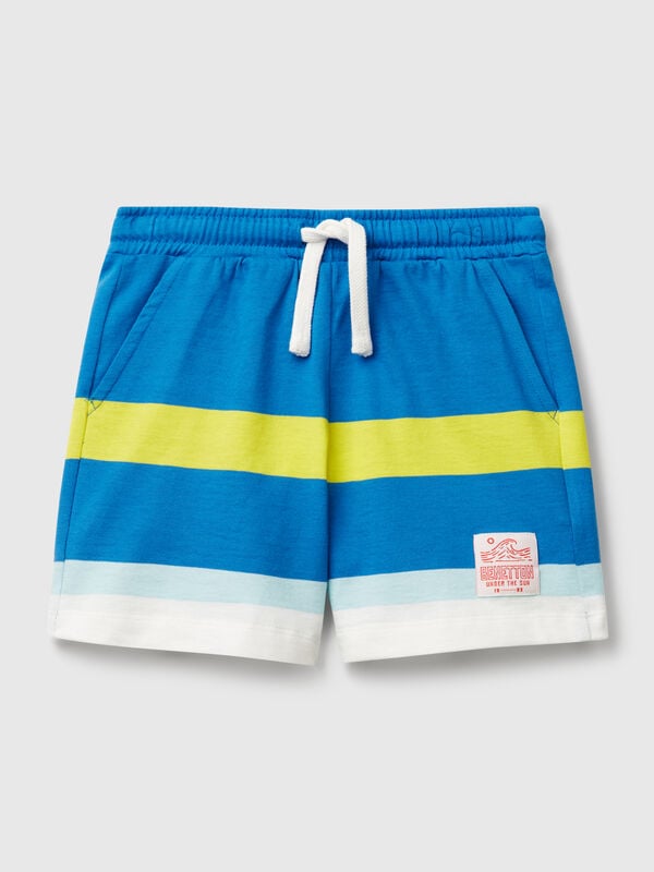 Shorts às riscas Menino