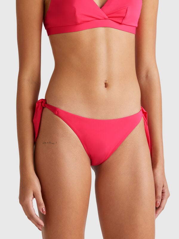 Slip de banho em ECONYL® com laços Mulher