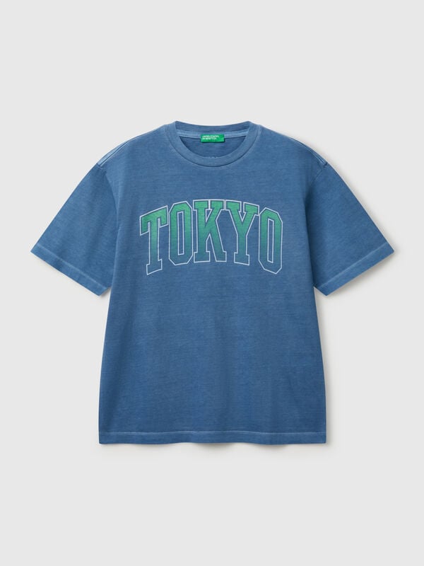 T-shirt com estampa à frente e atrás Menino
