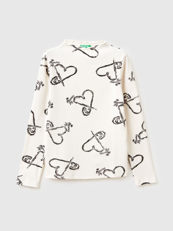 T-shirt de gola alta branca com estampa de corações Menina