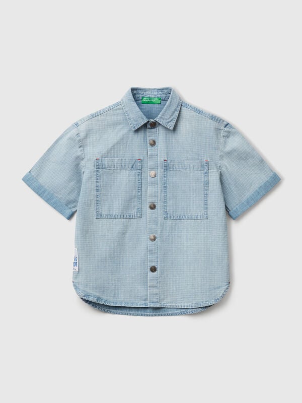 Camisa aos quadrados com bolsos Menino