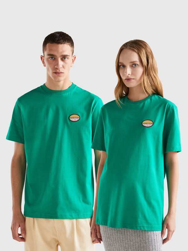 T-shirt verde com patch