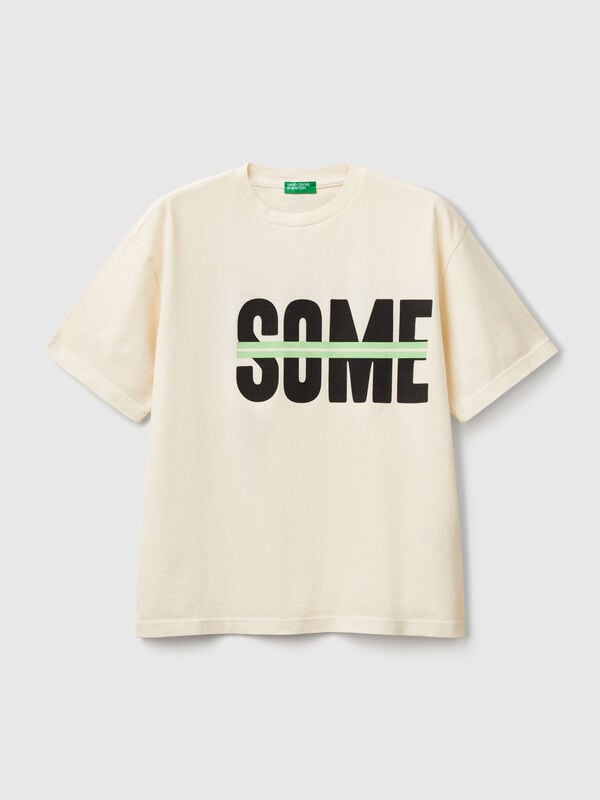 T-shirt com estampa à frente e atrás Menino