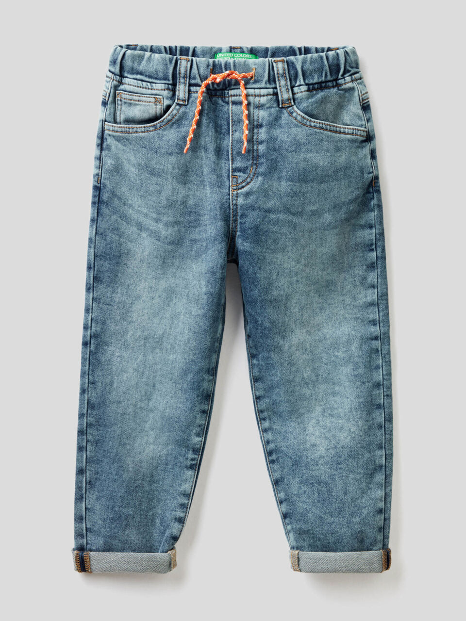 Jeans baggy fit com cordão de ajuste image number 1