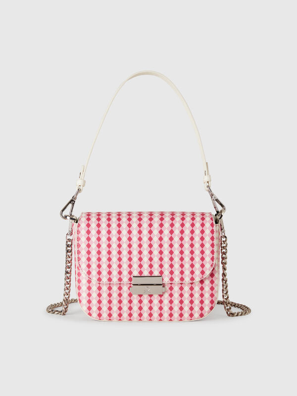 Bolsa em tecido efeito pele preto com estampa aos losangos. Mulher