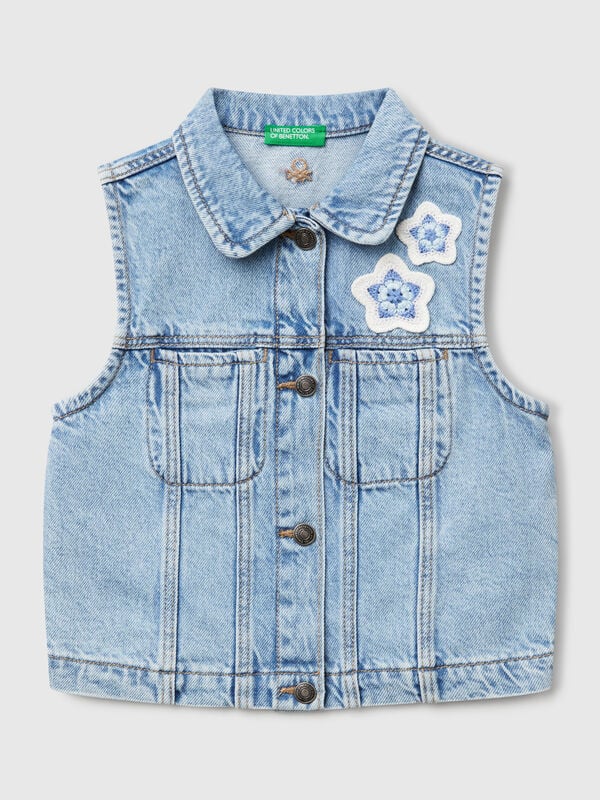 Colete de jeans com patch de flores Menina