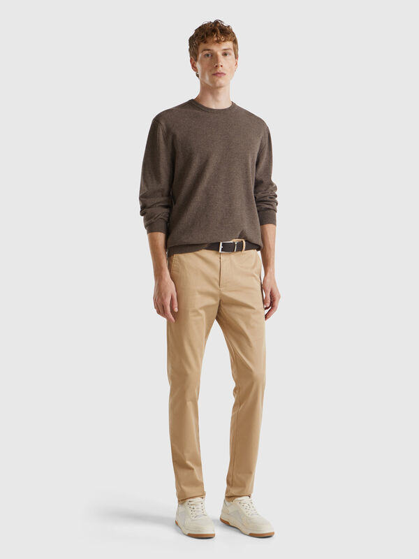 Chinos slim fit em algodão stretch Homem