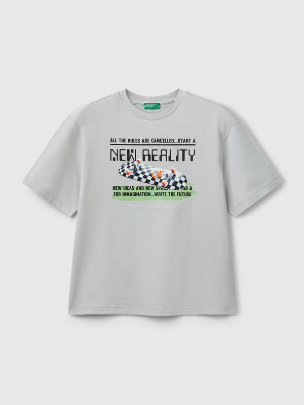 T-shirt cinzenta com estampa frontal Menino