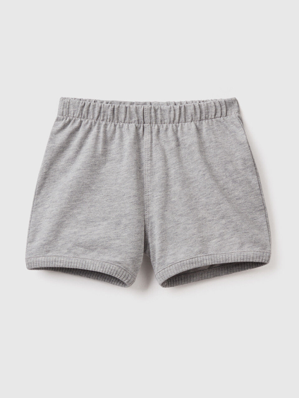 Calções com patch atrás