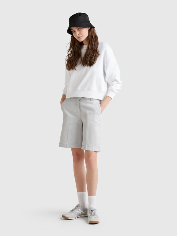 Bermudas com dobra em algodão stretch Mulher