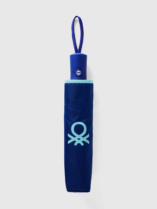 Guarda-chuva azul-escuro