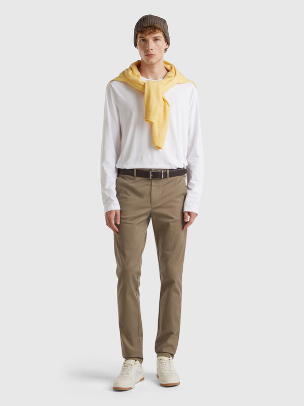 Chinos slim fit em algodão stretch Homem