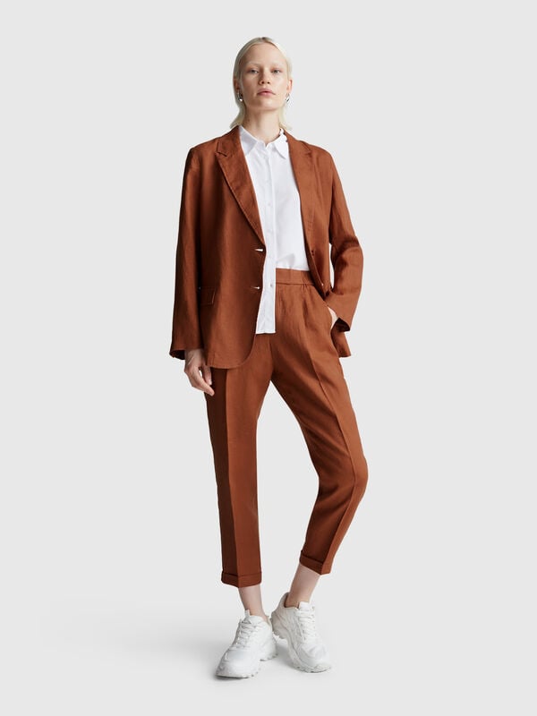 Calças regular fit em linho puro Mulher