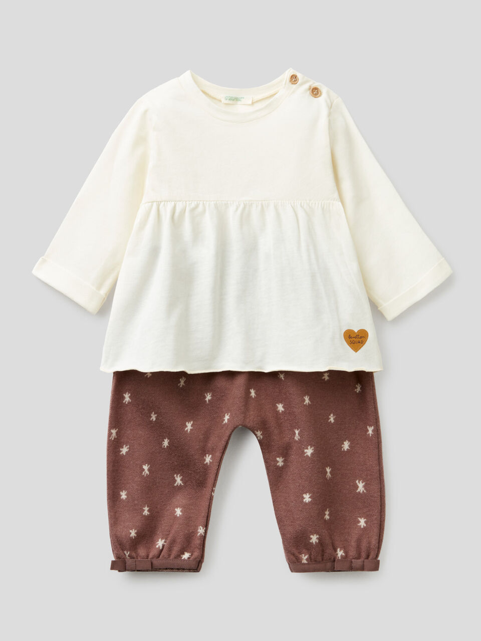 Conjunto blusa e calças image number 1