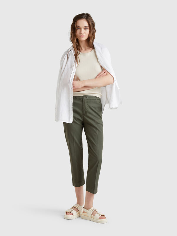 Chinos cropped em algodão stretch Mulher