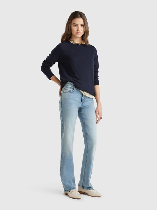 Calça jeans bootcut com mistura de algodão  Mulher