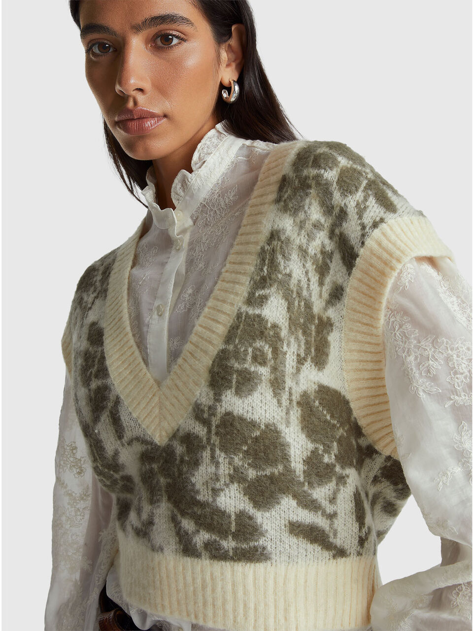 S/L V NECK SWEATER Mulher image number null