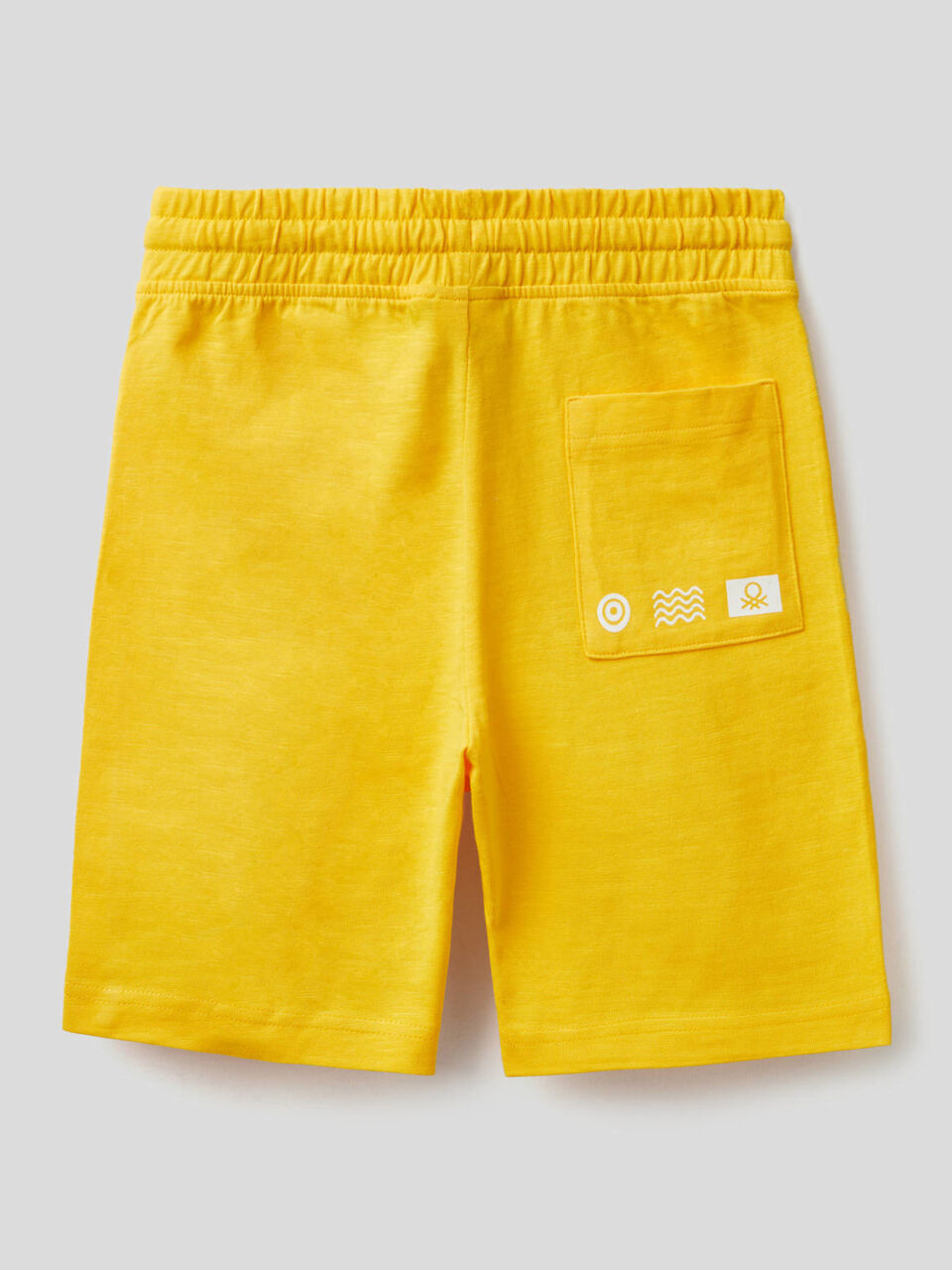 Bermudas com bolso canguru image number null