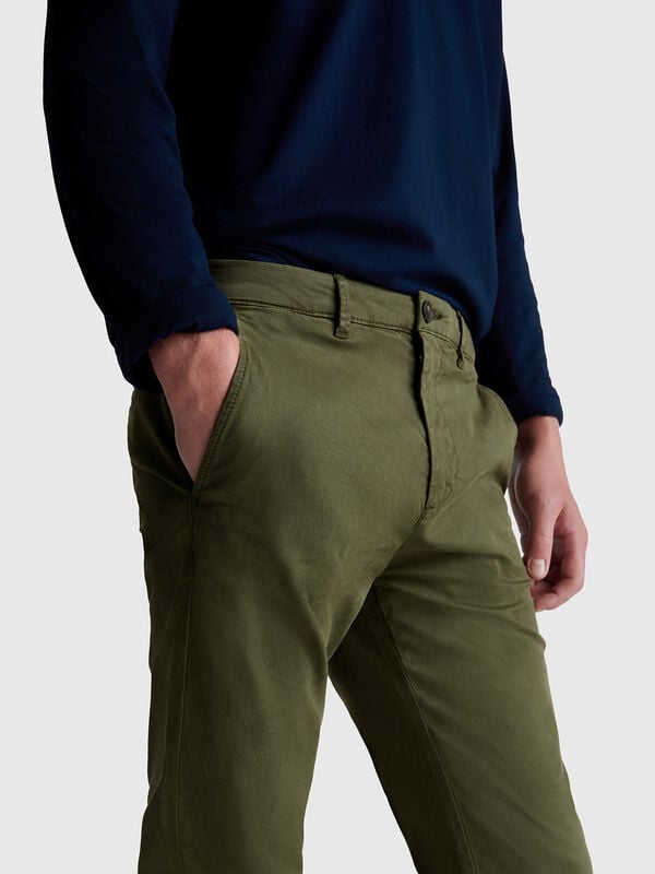 Chinos slim fit em algodão Homem