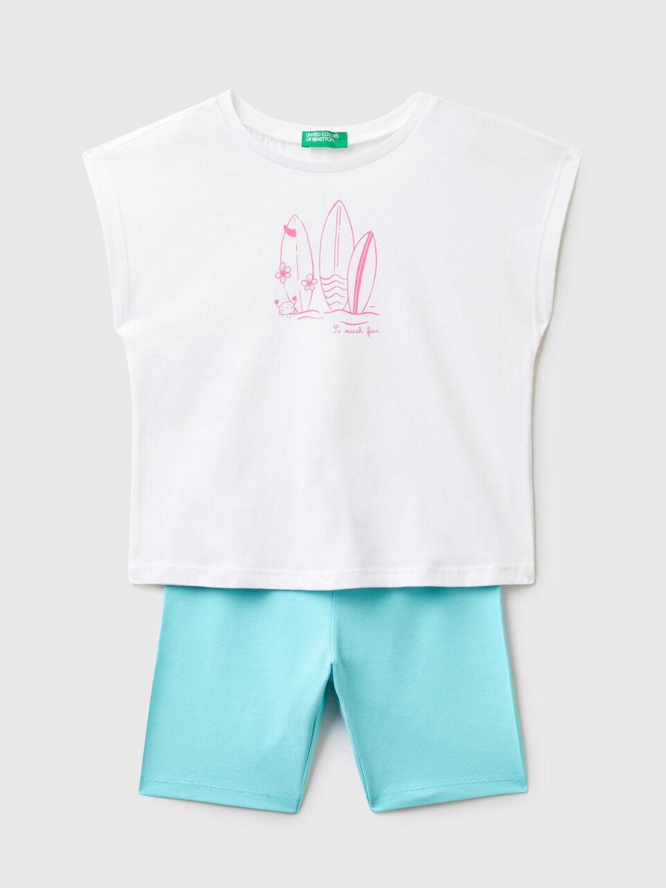 Conjunto de t-shirt e calções