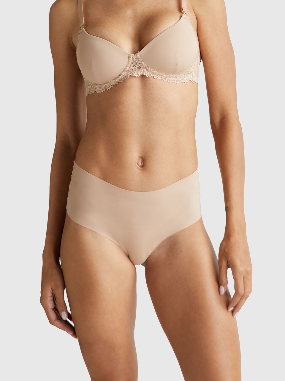 BRIEFS Mulher image number null