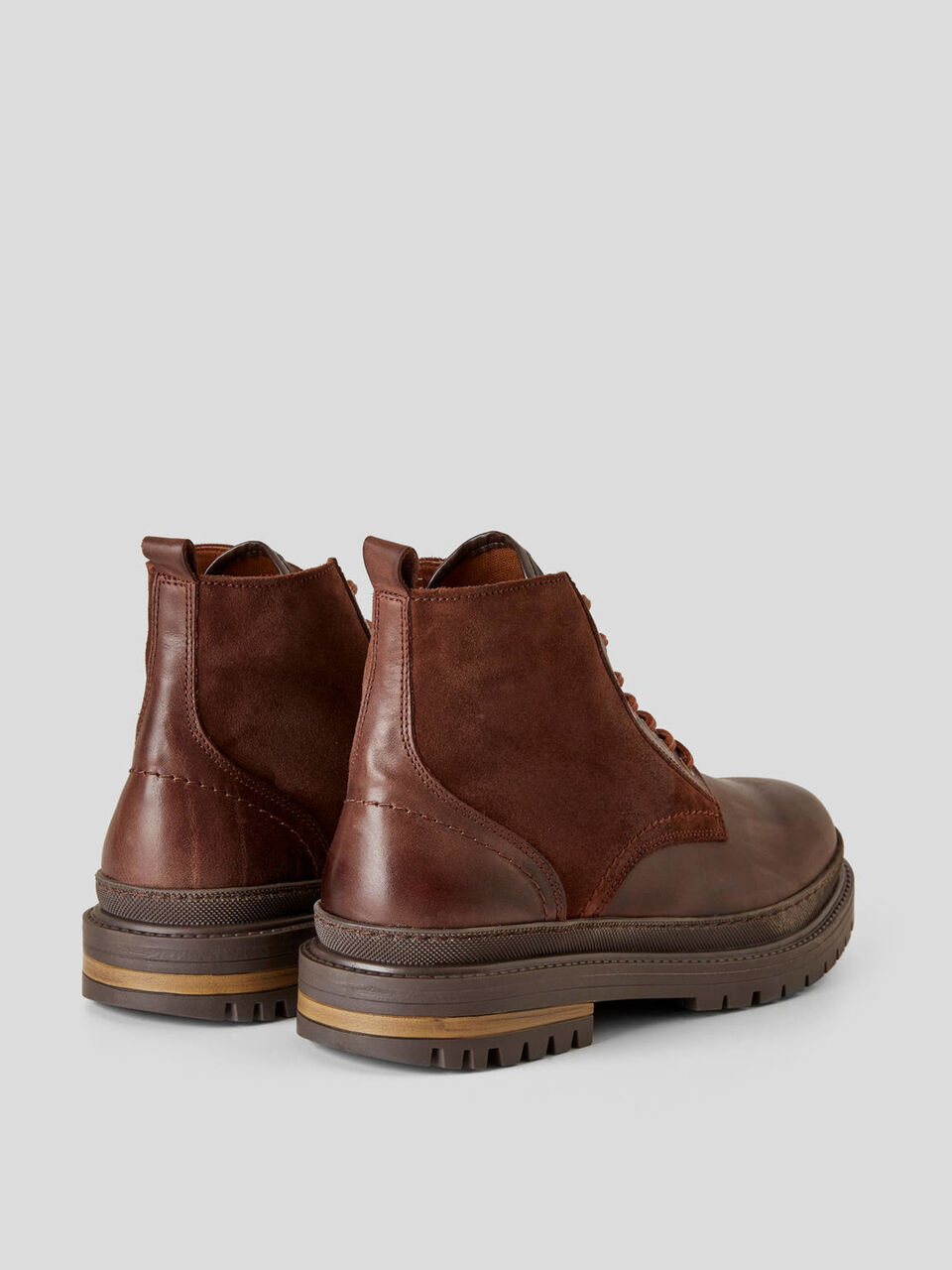 Botas em pele verdadeira image number 2