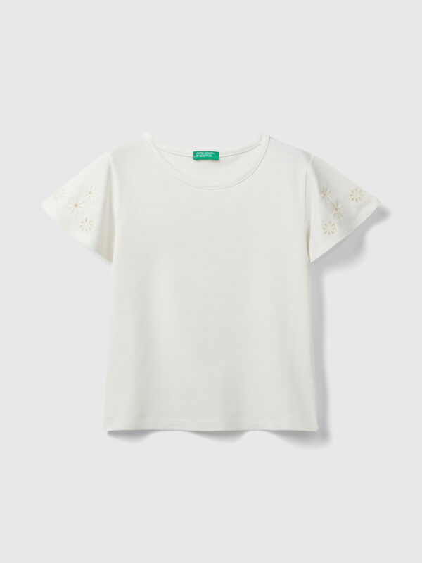 T-shirt com bordados florais Menina