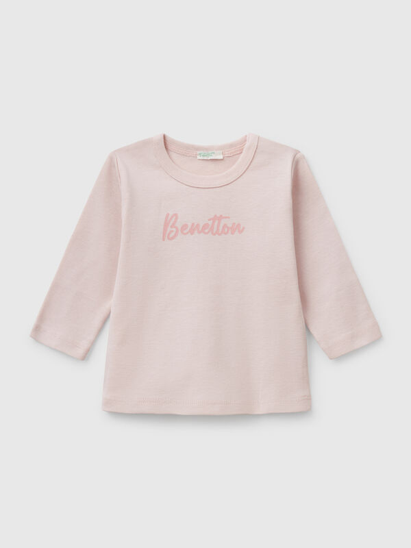 T-shirt de manga comprida em algodão canelado. Recém-nascido