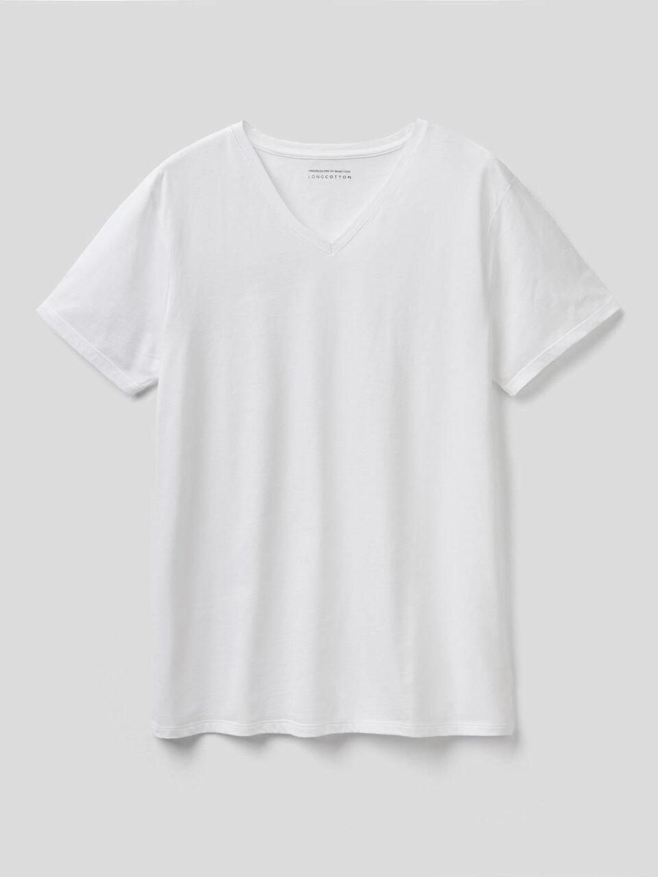 T-shirt 100% algodão com decote em V image number 1