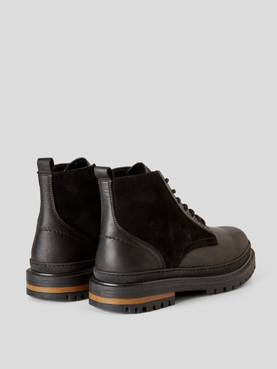 Botas em pele verdadeira image number 2