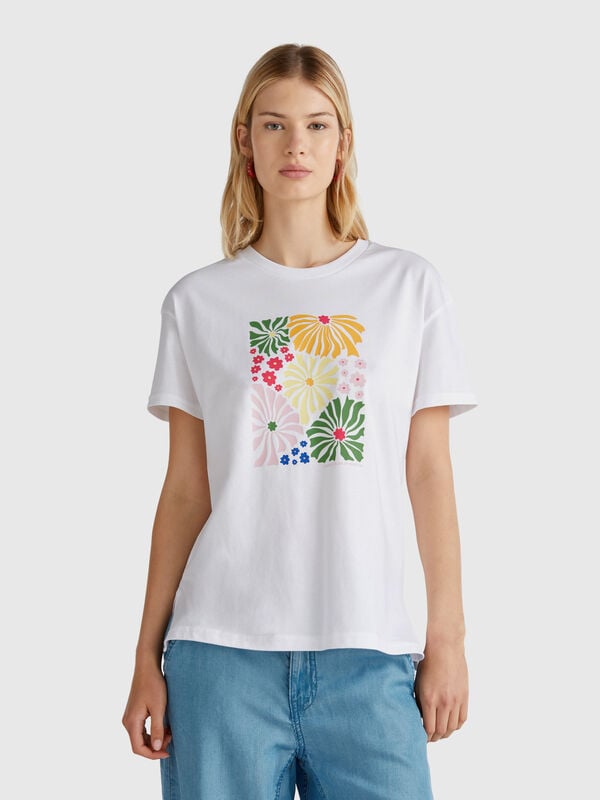 T-shirt regular com estampa de flores Mulher