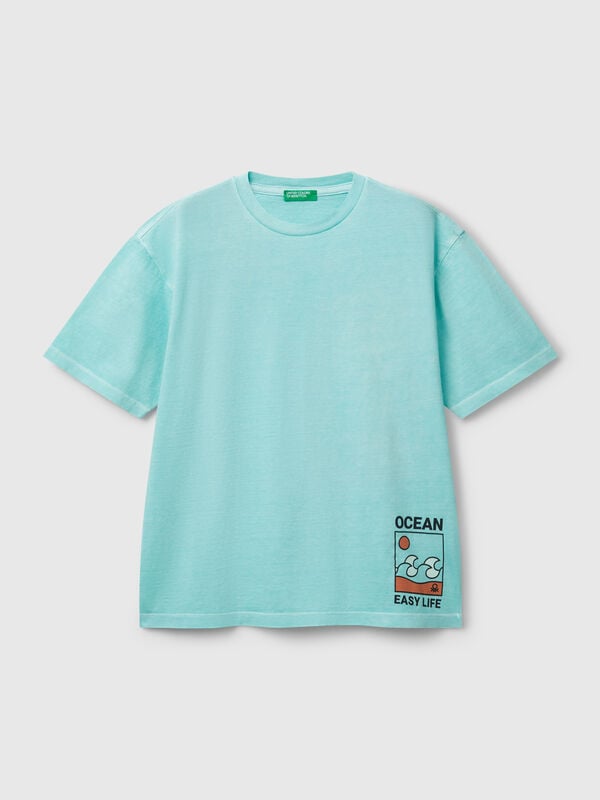 T-shirt com estampa à frente e atrás Menino