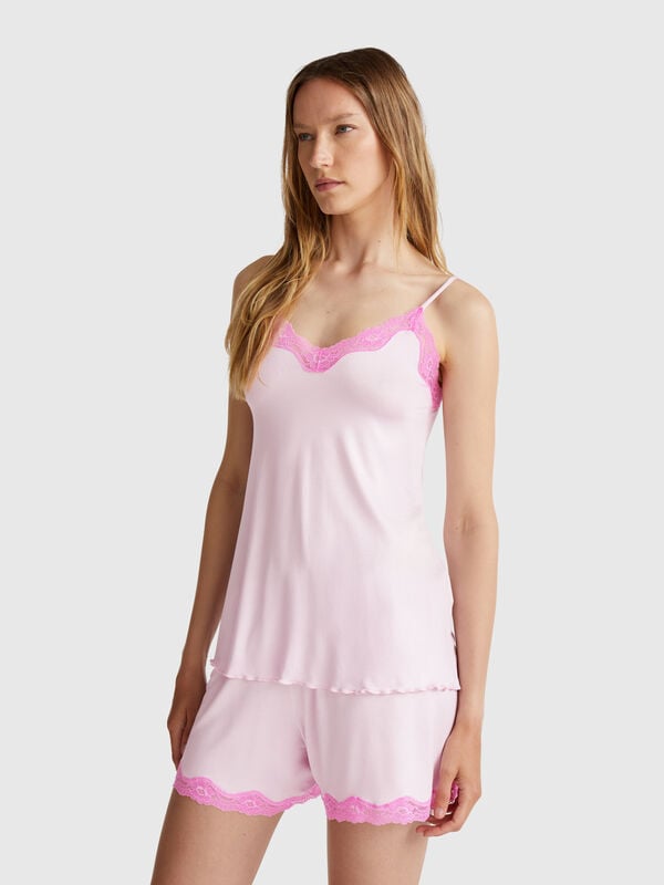 Top com borda em renda Mulher