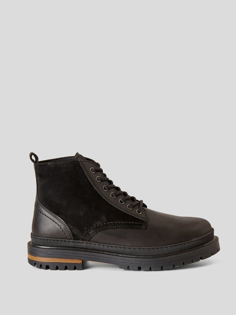 Botas em pele verdadeira image number 1