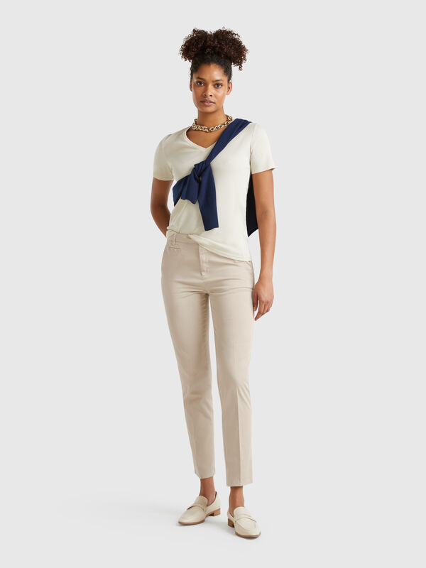 Chinos slim fit em algodão bege Mulher