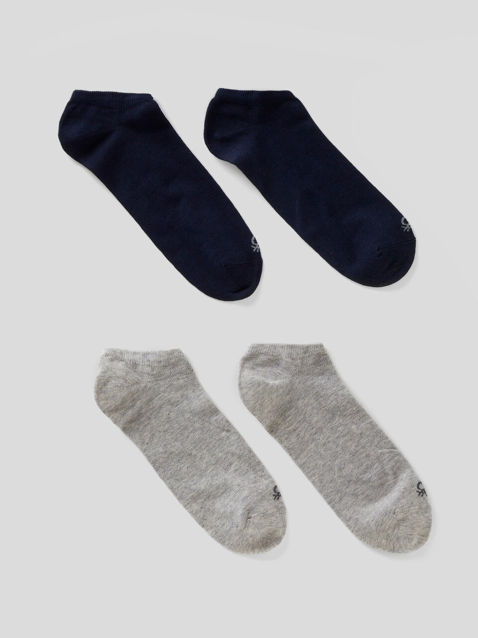 Quatro pares de meias curtas