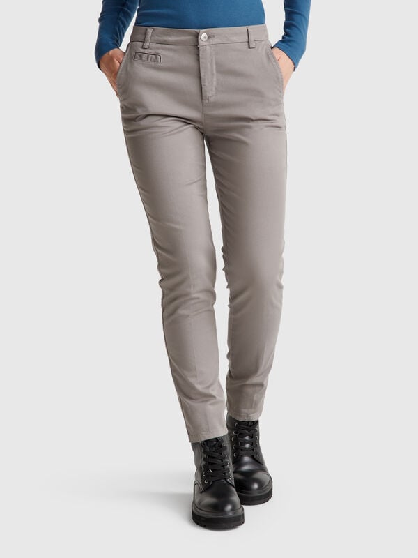 Chinos slim fit em algodão cinzento Mulher