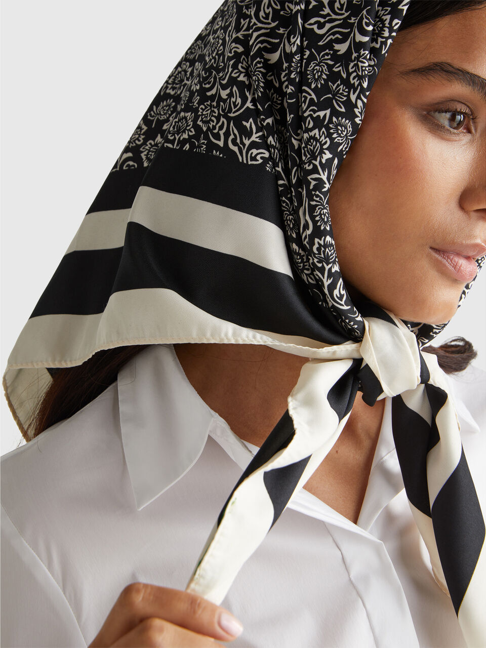 SQUARE SCARF Mulher image number null